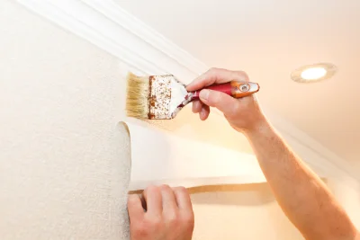 Pose de papier peint à Motreff — revêtements muraux et toiles de verre